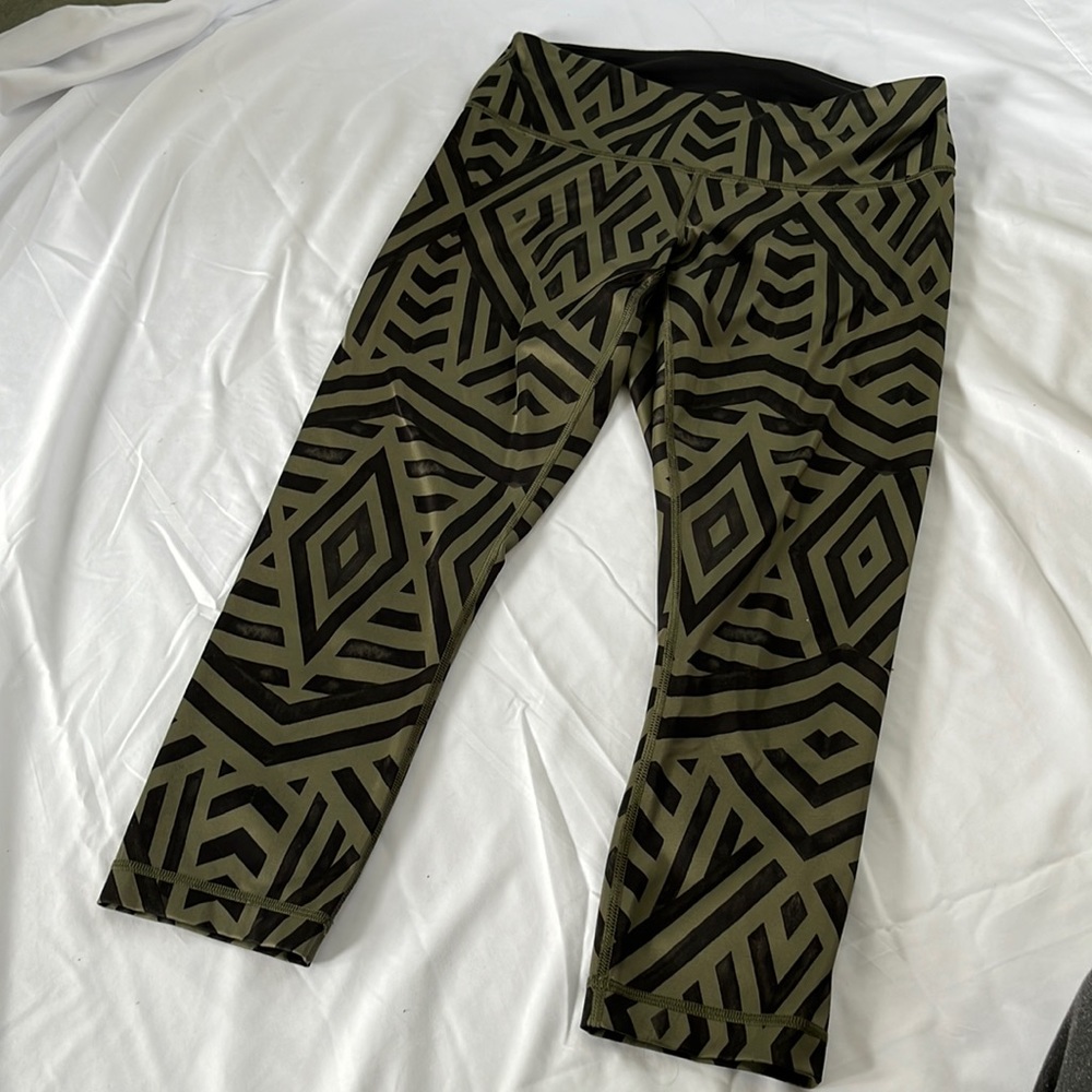 Lululemon wicking cropped pants. Great for working out or lounging!